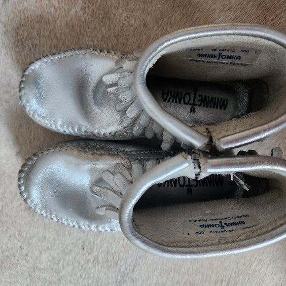 Minnetonka silver boots - Picture 4 of 5